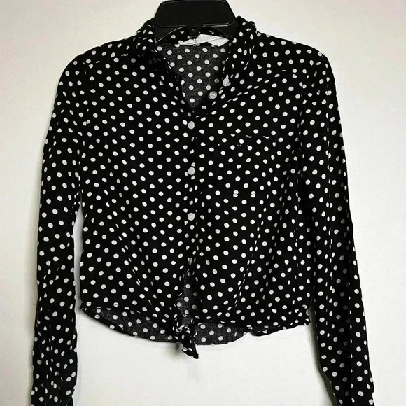(3 for $10) Lot of 3 Juniors shirts/blouses Black and White and Burgun - Picture 5 of 7